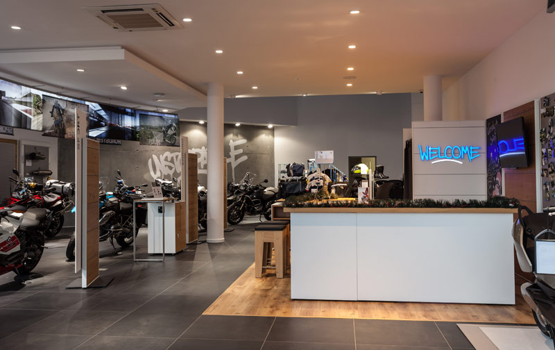 Inspiracje Światłem autorem projektu oświetlenia w Salonie Auto Breczko